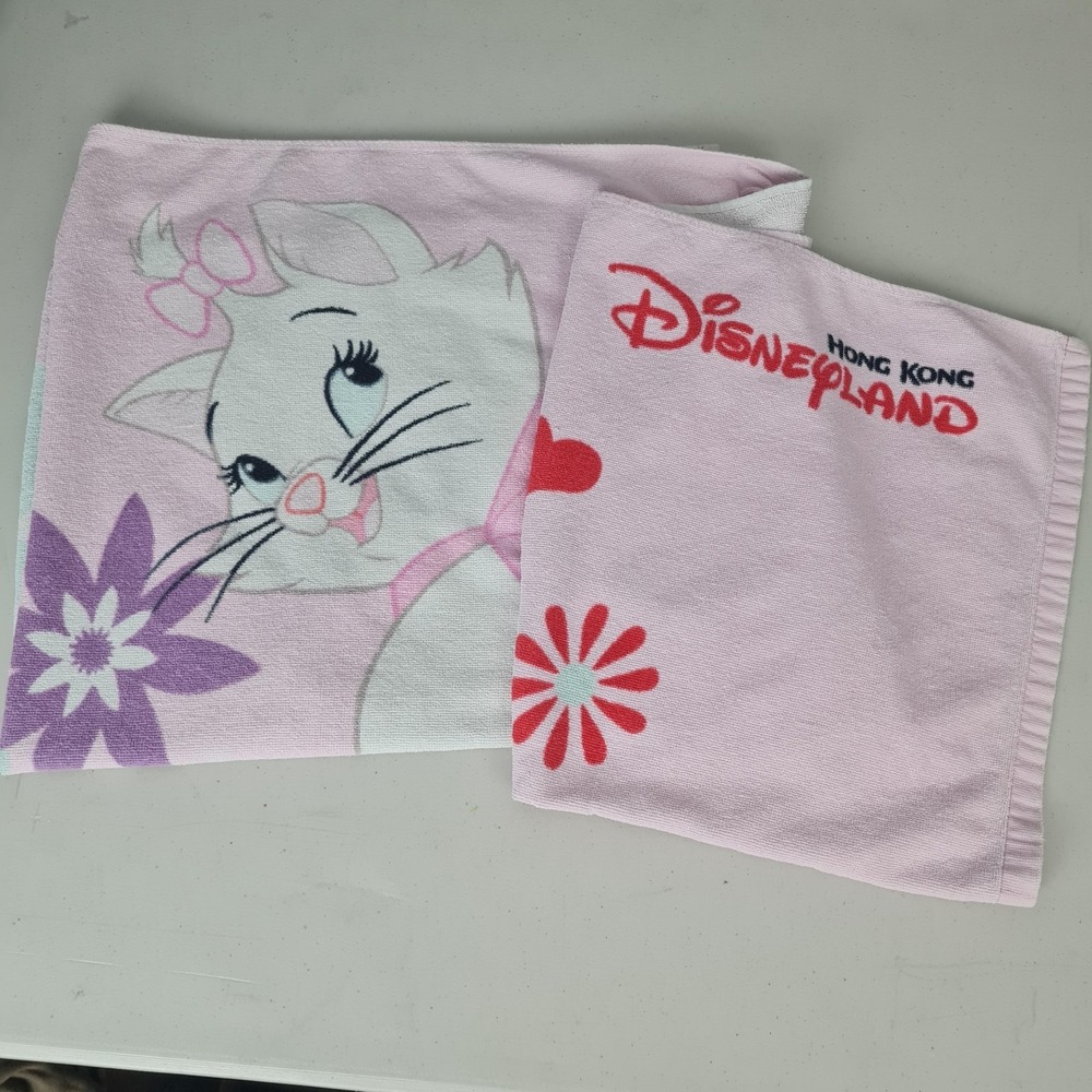 Disney Hong Kong Disneyland Beach Towel Marie Cat Pink Flowers 29x57 Cotton